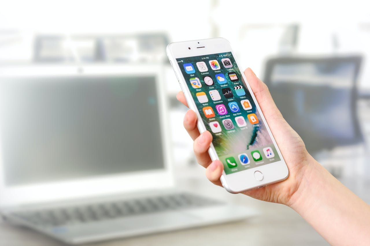 how to make an iPhone app